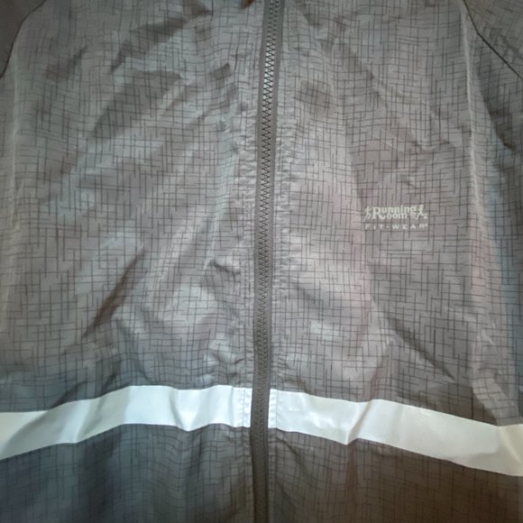 Running Room Grey Water-Resistant Reflective Running Jacket - Picture 3 of 5